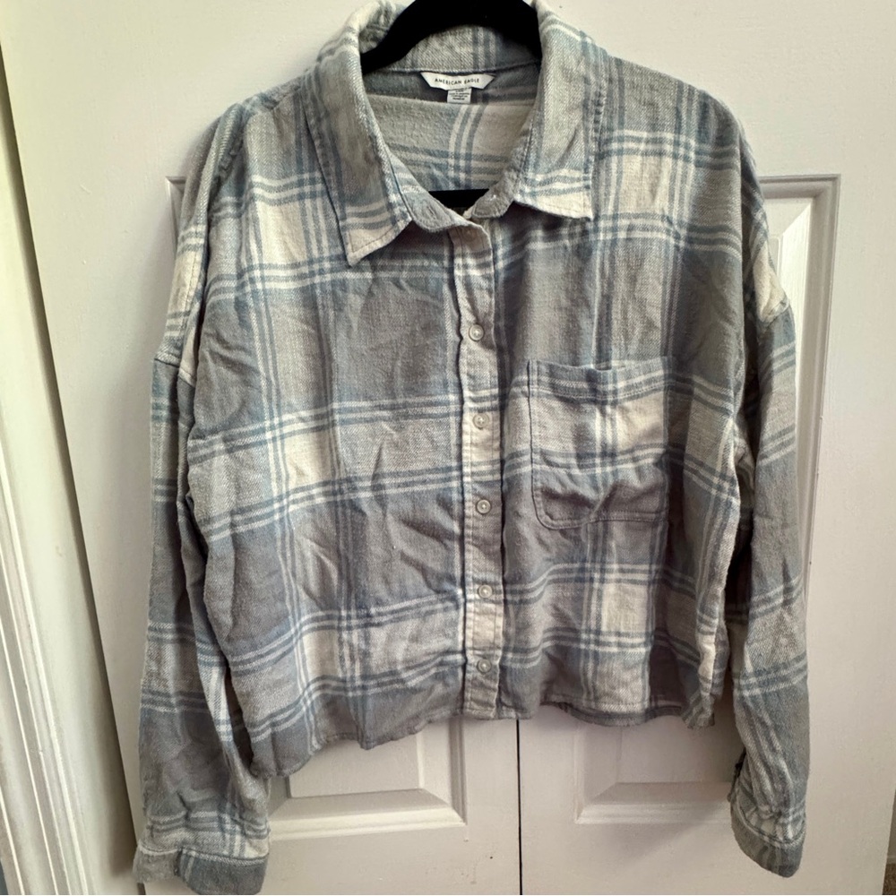 American Eagle Outfitters Gray and White Boxy Crop Button Down